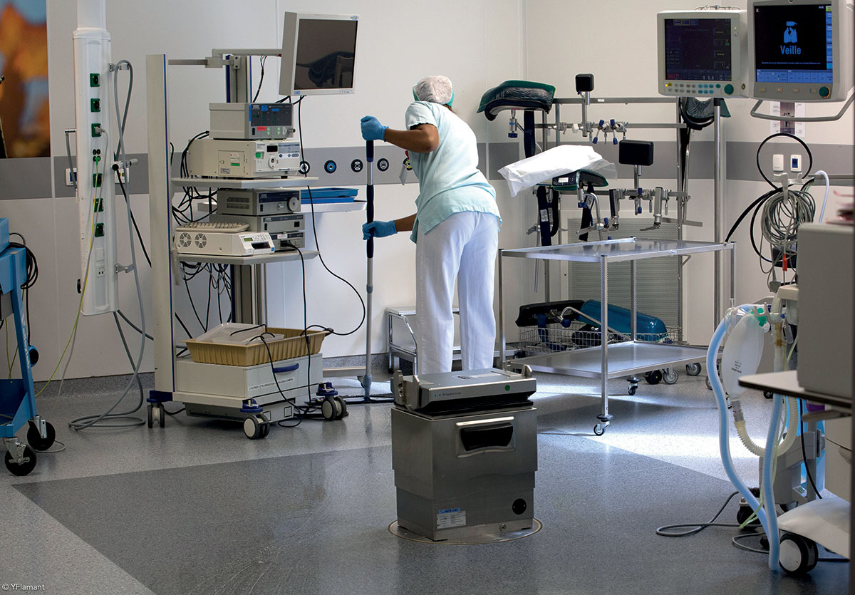 Le métier de technicien(ne) de surface à l’hôpital
