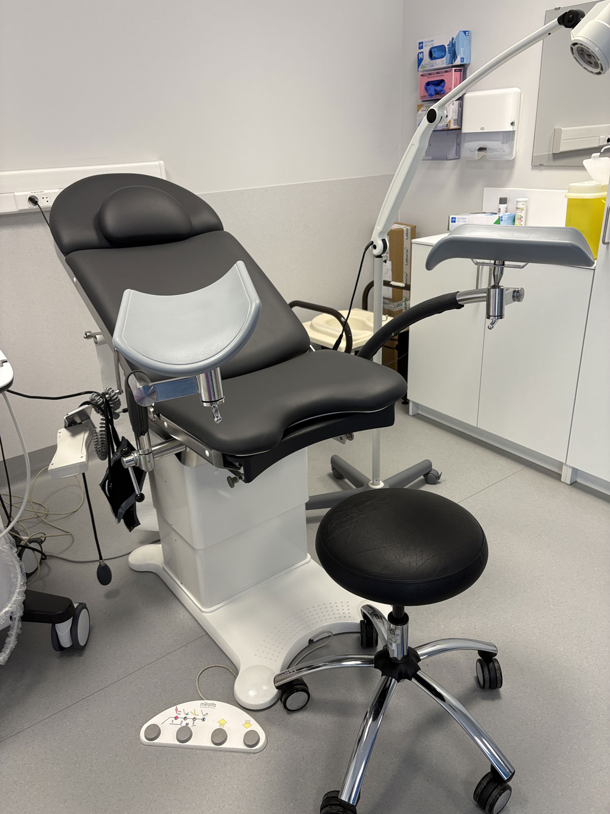 Une table de gynécologie à hauteur variable pour les patientes en situation de handicap